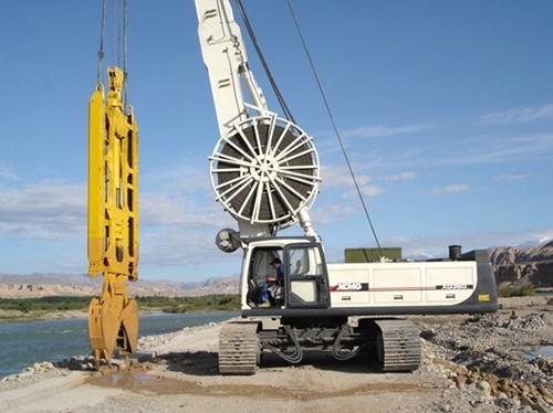 連續牆施工(gong)-新疆庫爾勒(le)開都河水電(diàn)站圍堰工程(cheng)1