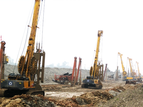 徐工連續牆機群(qun)樂山施工