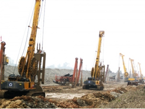 徐工(gōng)連續牆機群(qún)樂山施工